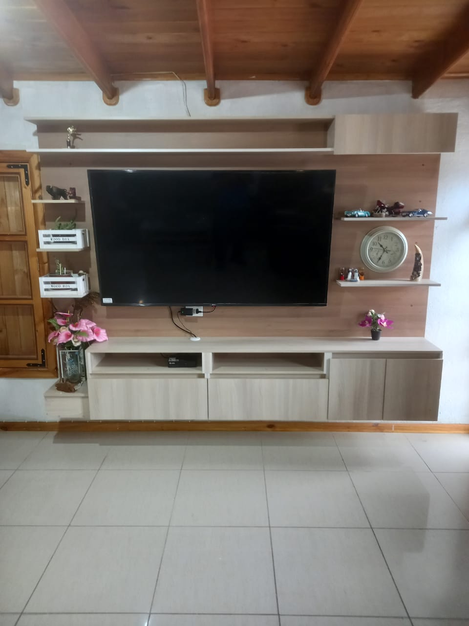 rack TV
